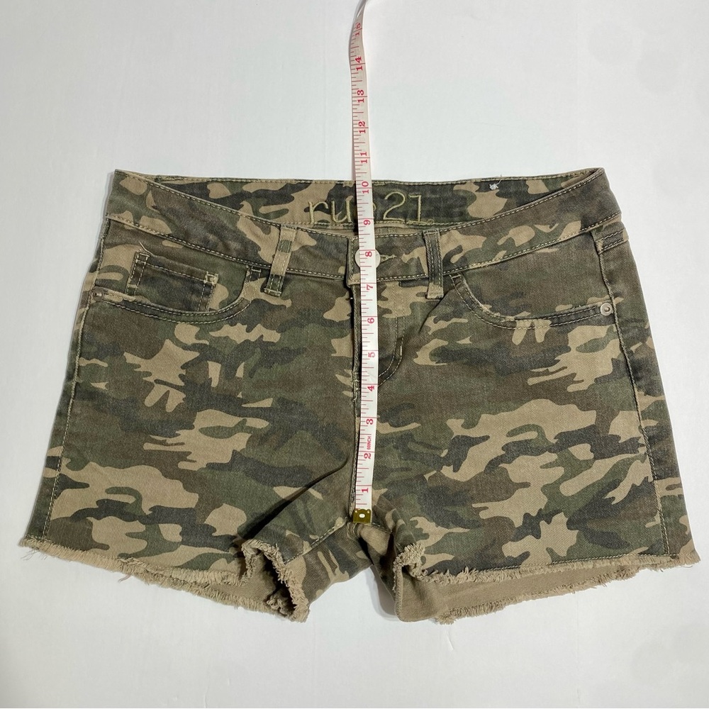 RUE 21 Camo Cut-Off Frayed Hem Women’s Shorts Size 5/6 - Picture 6 of 6
